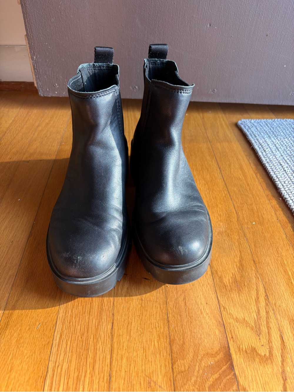 UGG Black Leather Chelsea Boots, Size 9 - Picture 2 of 6